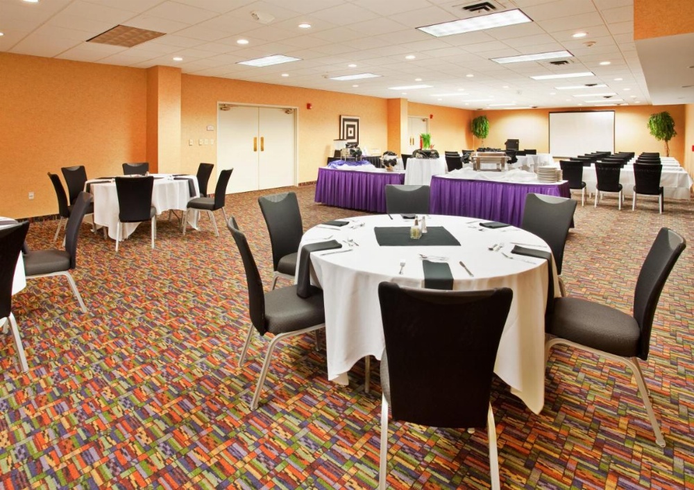 Holiday Inn At the Campus Image 10