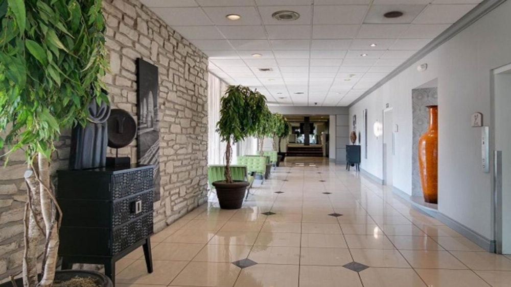Holiday Inn At the Campus Image 12