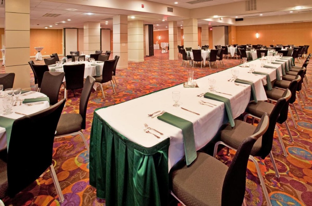 Holiday Inn At the Campus Image 15