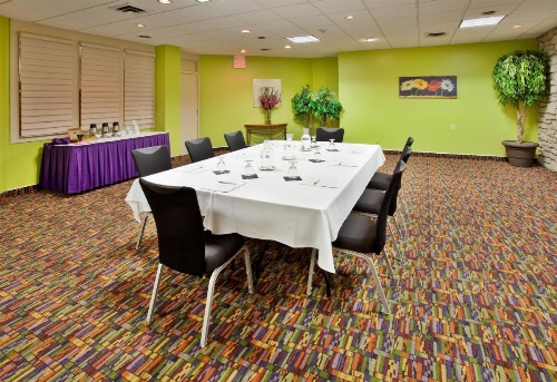 Holiday Inn At the Campus image 8